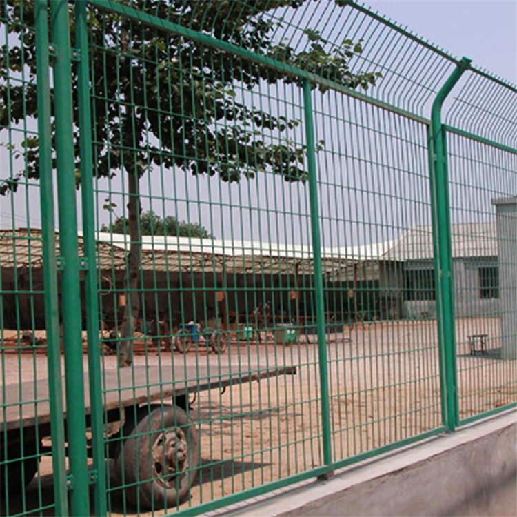 浸塑公路框架護(hù)欄網(wǎng)圖片3 浸塑公路框架護(hù)欄網(wǎng)圖片3