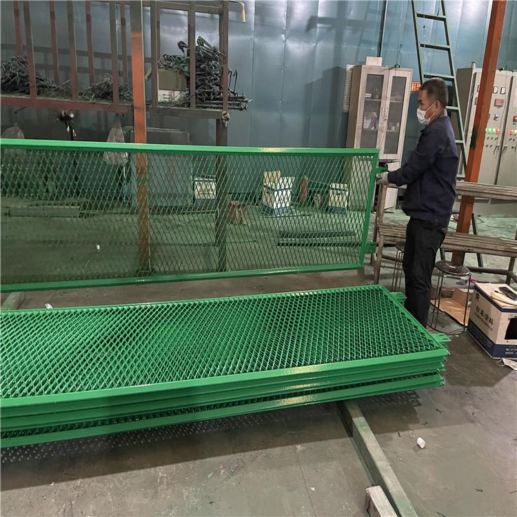 鋼板網(wǎng)防拋網(wǎng)圖片1 鋼板網(wǎng)防拋網(wǎng)圖片1