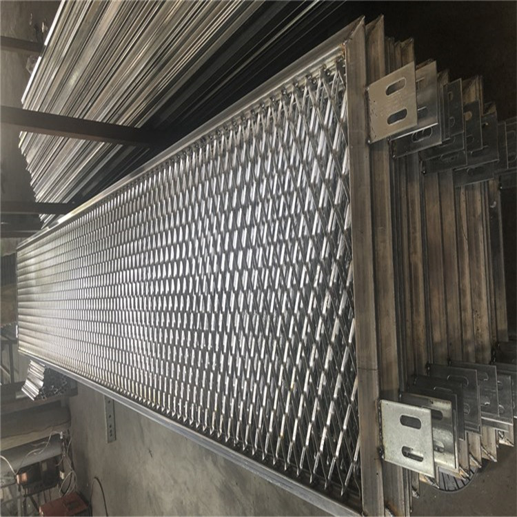 菱形孔護欄網(wǎng)圖片4 菱形孔護欄網(wǎng)圖片4