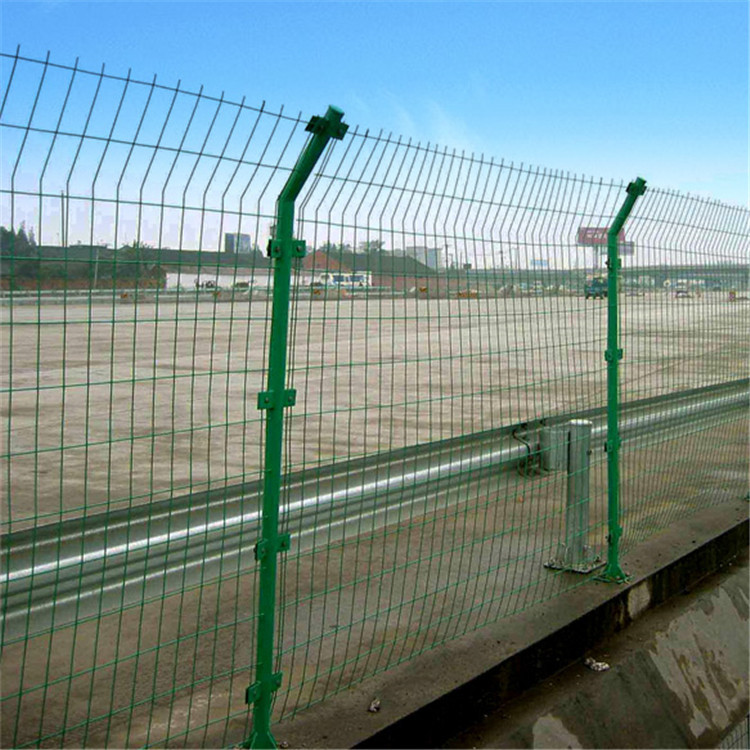 圈地雙邊絲護欄網(wǎng)圖片1