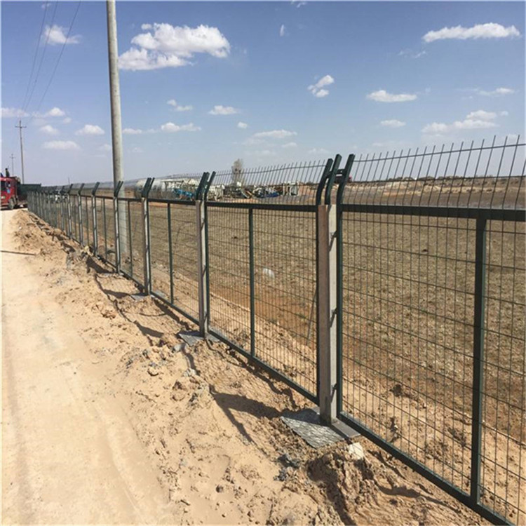 鐵路金屬柵欄網(wǎng)片圖片4 鐵路金屬柵欄網(wǎng)片圖片4